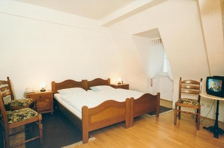 Hotel Zum Pfalzgrafen Heidelberg Pokoj fotografie